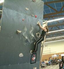 La petite escaladeuse > La petite escaladeuse >